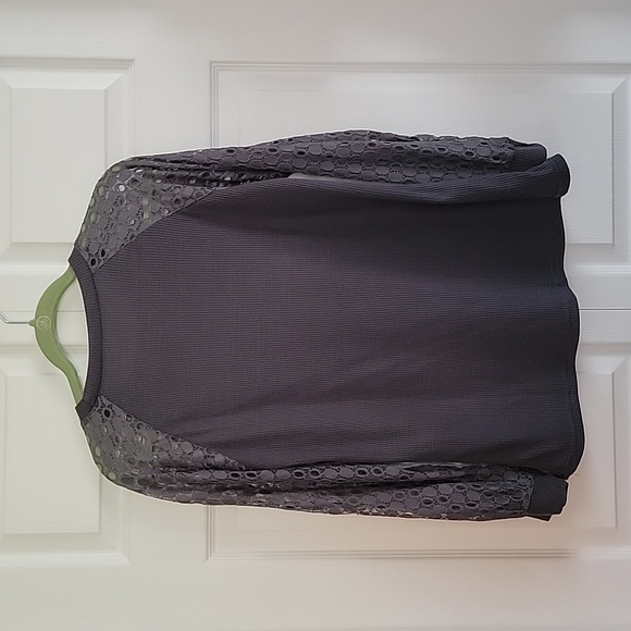 Top Small - Picture 3 of 5